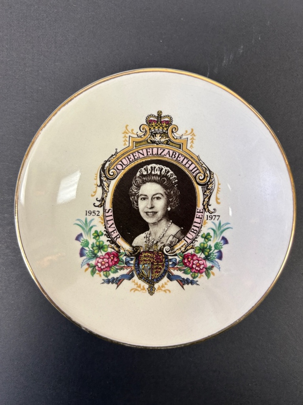 Vintage 1977 Queen Elizabeth “Silver Jubilee “ 4” porcelain pin dish